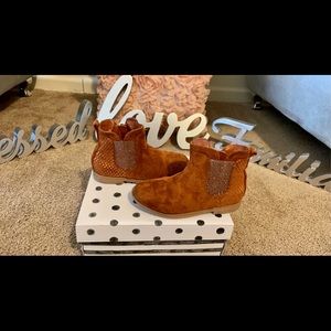 Girls gently used Nine West boots